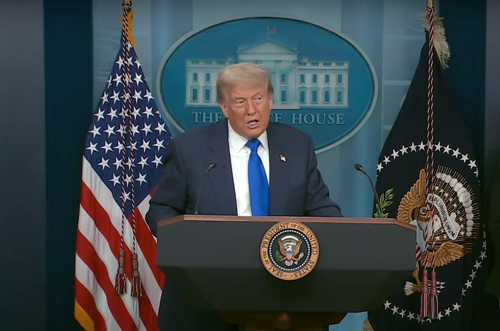 Tổng thống Mỹ Donald Trump phát biểu với các phóng viên tại cuộc họp báo của Nhà Trắng vào thứ Sáu.